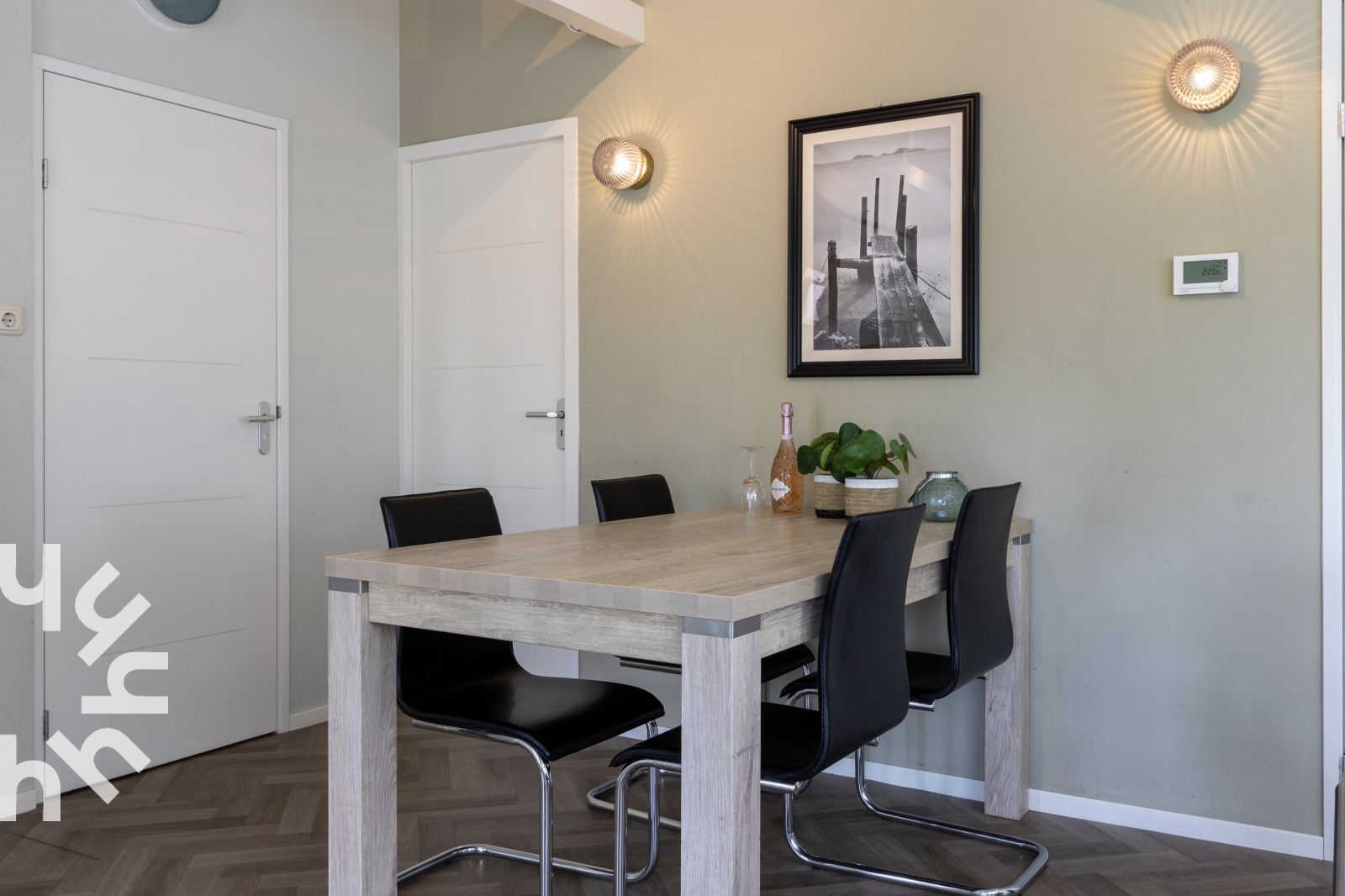 Stijlvolle badkamer in FR095 vakantiehuis Lemmer met moderne voorzieningen, aan het IJsselmeer.