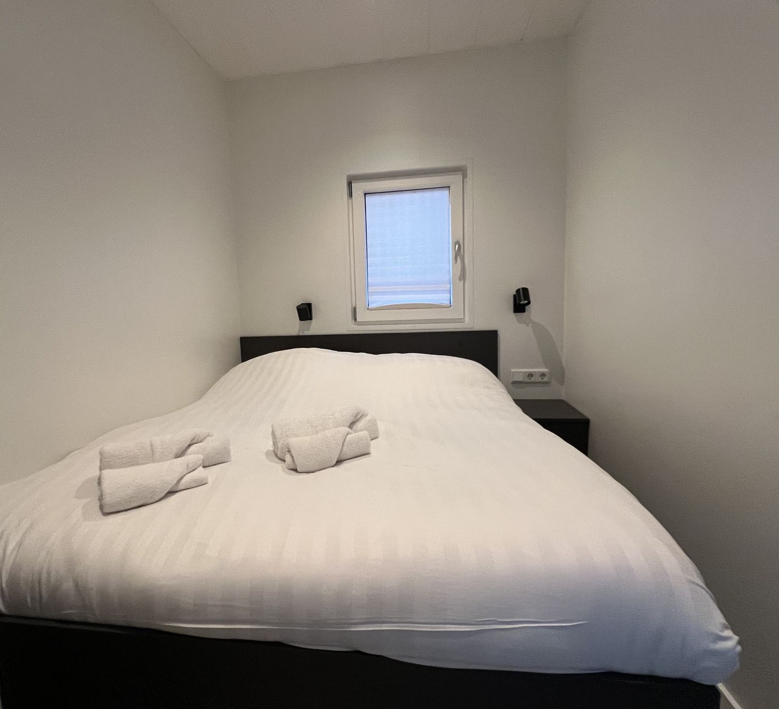 Unterkunft 060717 - Ferienhaus IJsselmeer - Houseboats Lemmer | Luxe overnachten op het water in