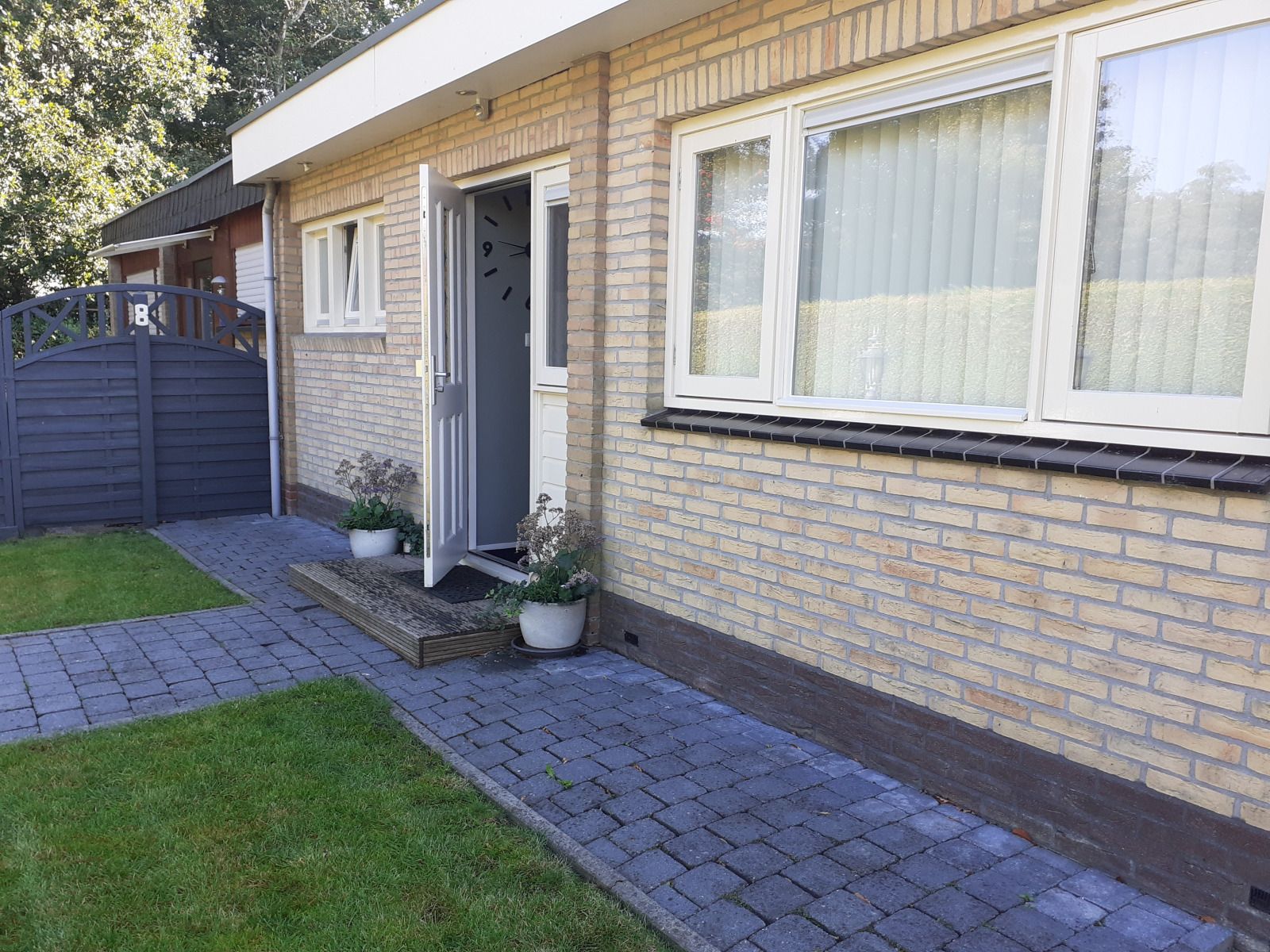 FR452 Ferienhaus in Lemmer mit einladendem Eingang am IJsselmeer, Friesische Seen.