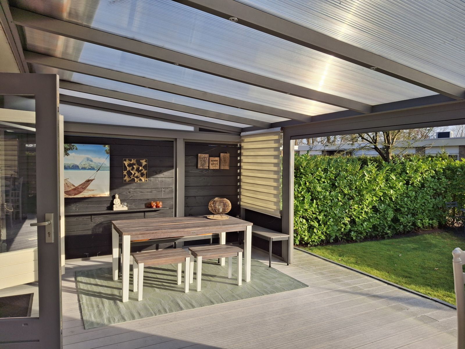 Gemuetliches Wohnzimmer im Ferienhaus FR452, Lemmer, mit Blick auf das IJsselmeer und die friesischen Seen.