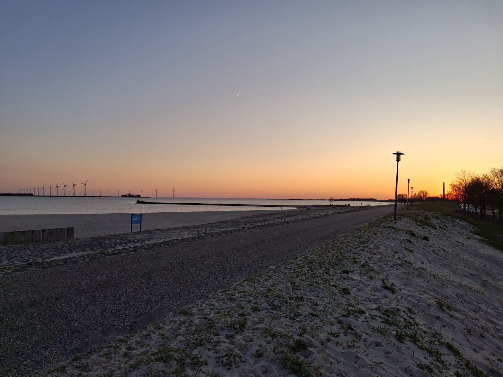 Gruener Garten im Ferienhaus FR452 in Lemmer, ideal zum Entspannen am IJsselmeer, den friesischen Seen.