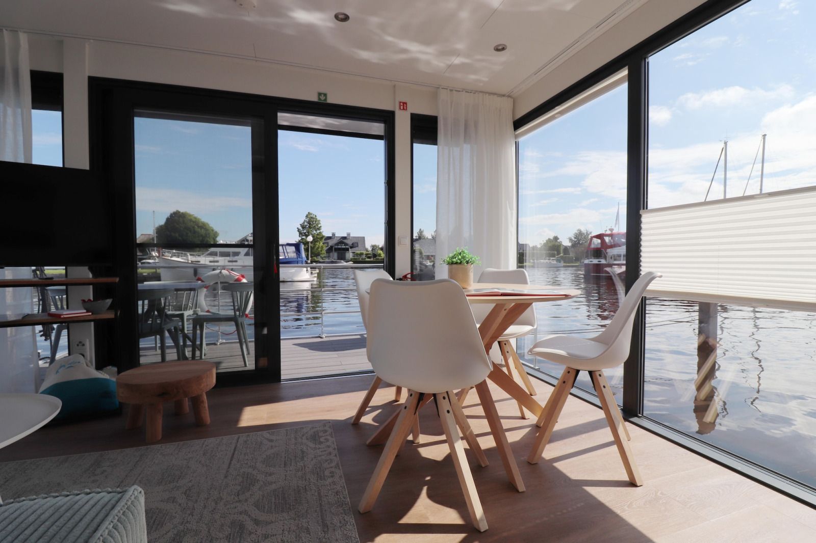 Guest house 060733 - Holiday property IJsselmeer - Houseboat «Refugio»