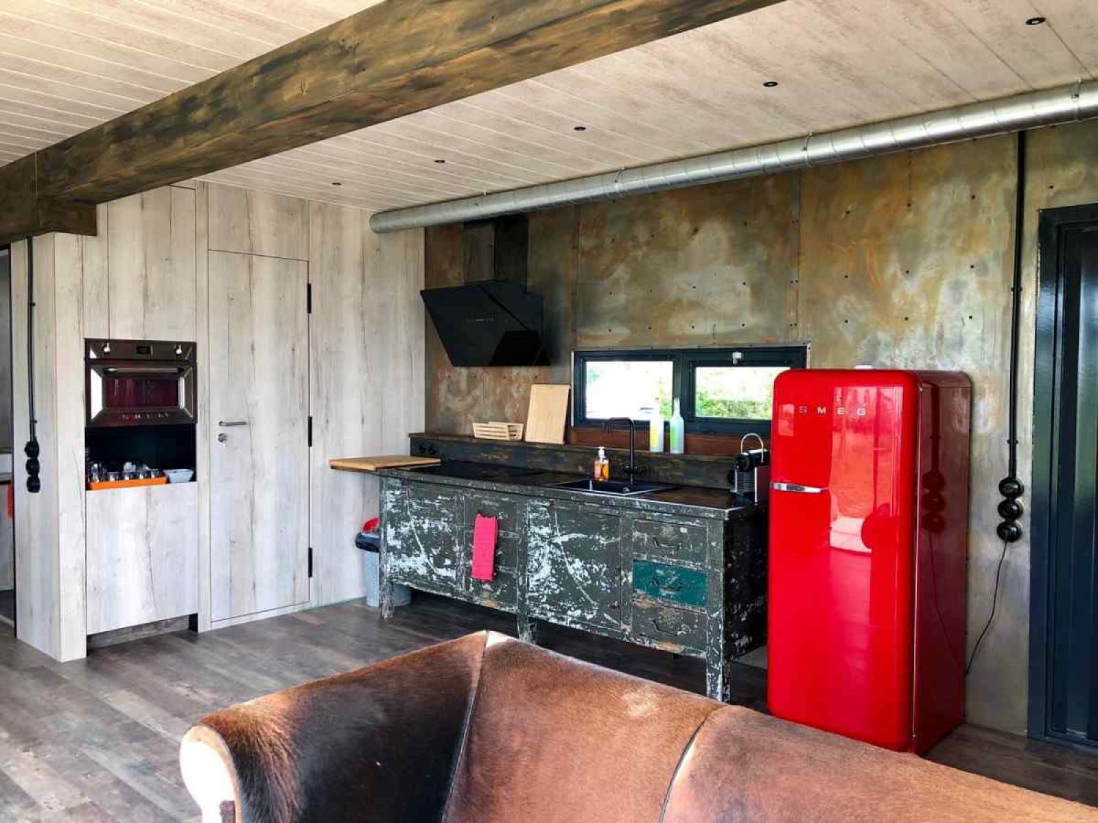 Gemuetlicher Innenbereich der Ferienwohnung FR058 in Warns, mit Blick auf das IJsselmeer.