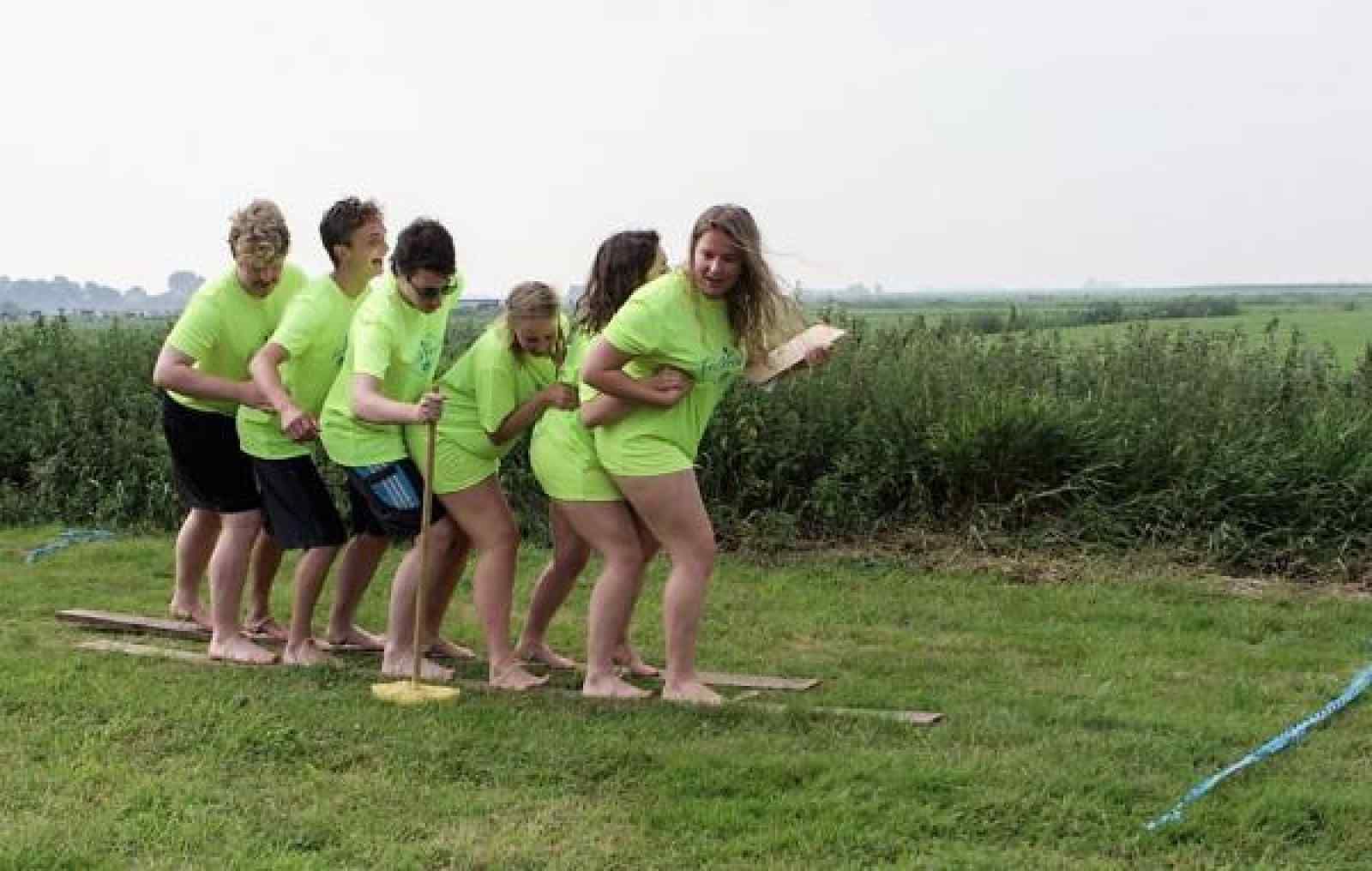 Bar en zitruimte van FR164 vakantiehuis in Oudega, ideaal voor ontspanning