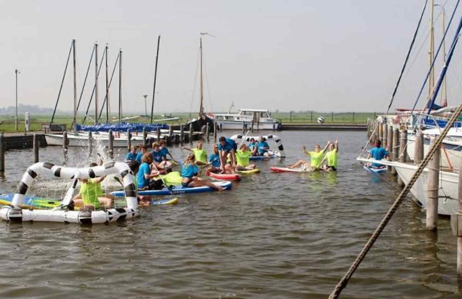 Moderne keukenfaciliteiten in FR164 vakantiehuis, Oudega met veel lichtinval