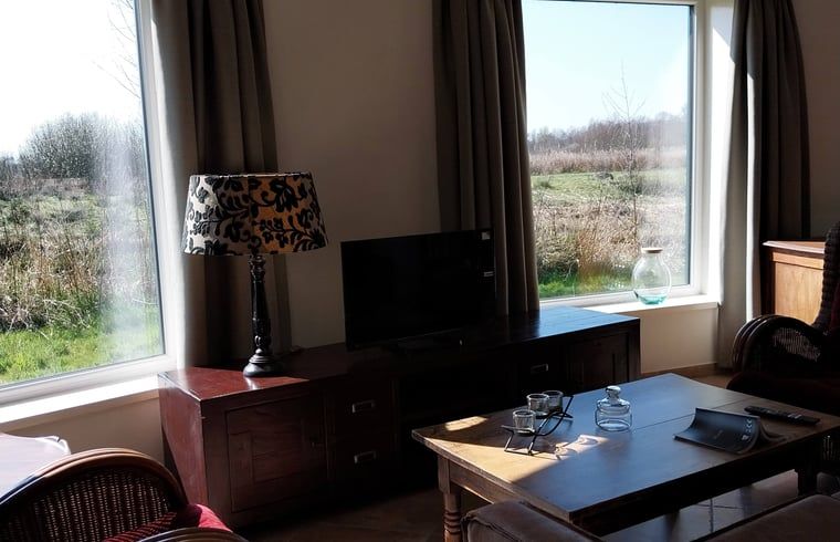 Charmante keuken in Vakantiehuisje in Oudega, gelegen aan het Heegermeer in de Friese meren, compleet uitgerust.