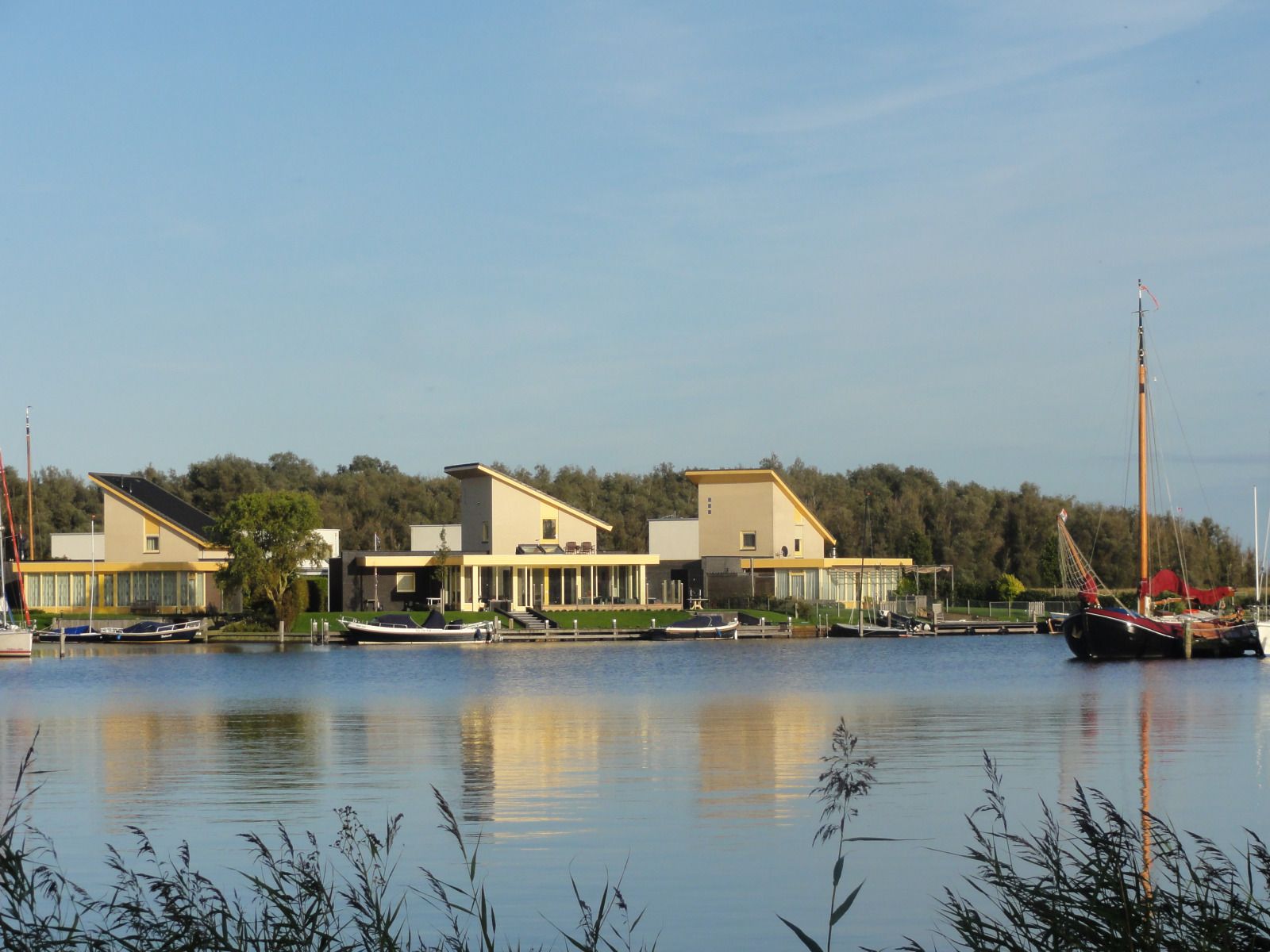 Vacation home FR518 in Koudum overlooking Fluessen and Frisian lakes.