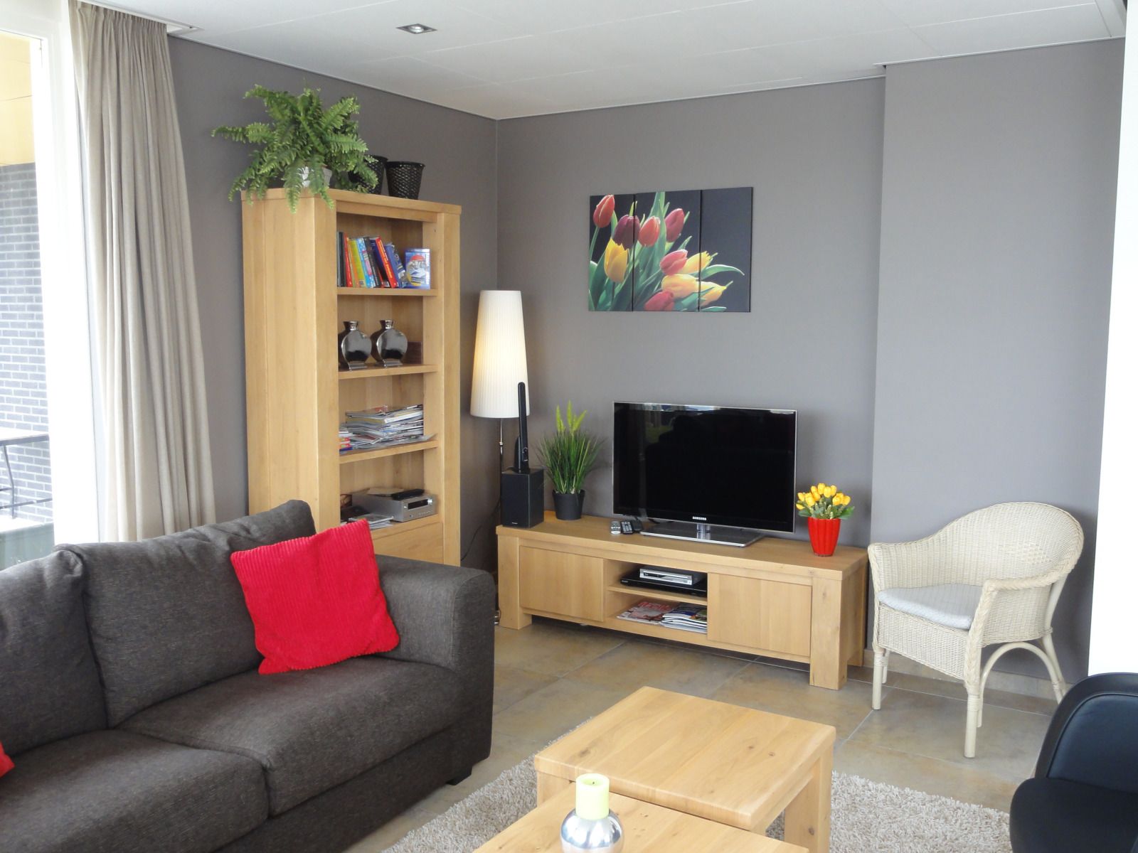 Entrance to vacation home FR518 in Koudum, Frisian Lakes, with stylish furnishings.