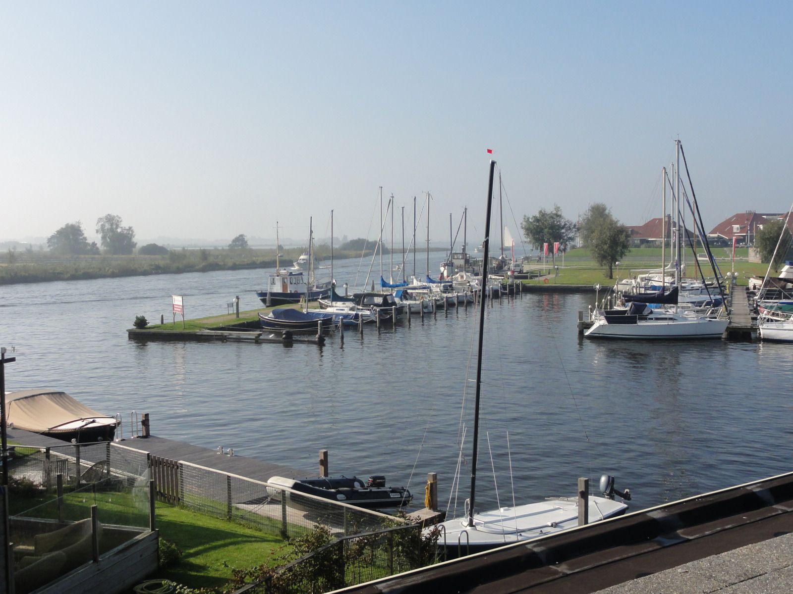 Vacation home FR518 in Koudum, with modern architecture on the Frisian lakes.