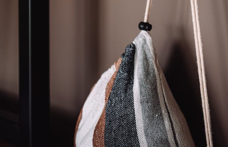 Detail der handgefertigten Dekoration im Ferienhaus in Koudum, eine persoenliche Note.