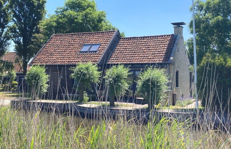 Vakantiehuis in Gaastmeer aan het water, idyllisch gelegen in de Friese meren met een prachtig uitzicht op de natuur.