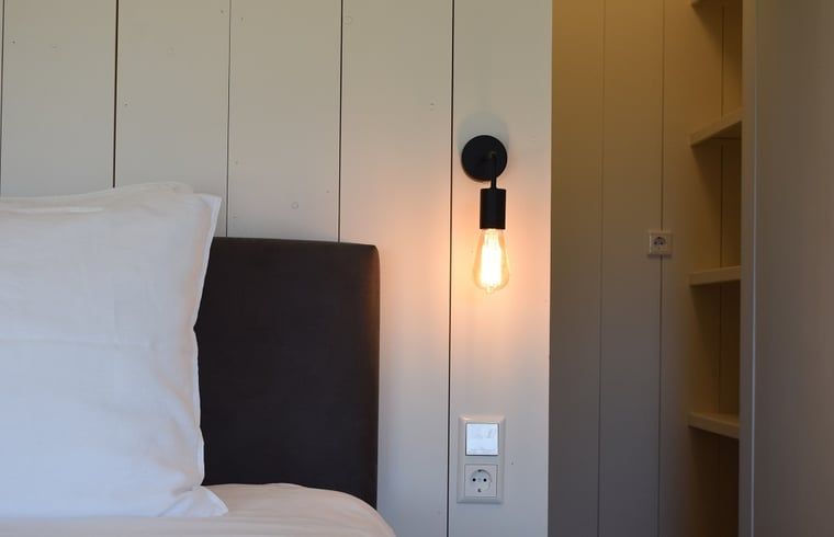 Sfeervolle slaapkamer in Huisje in Oudega SWF, vakantiehuis in de Friese meren.