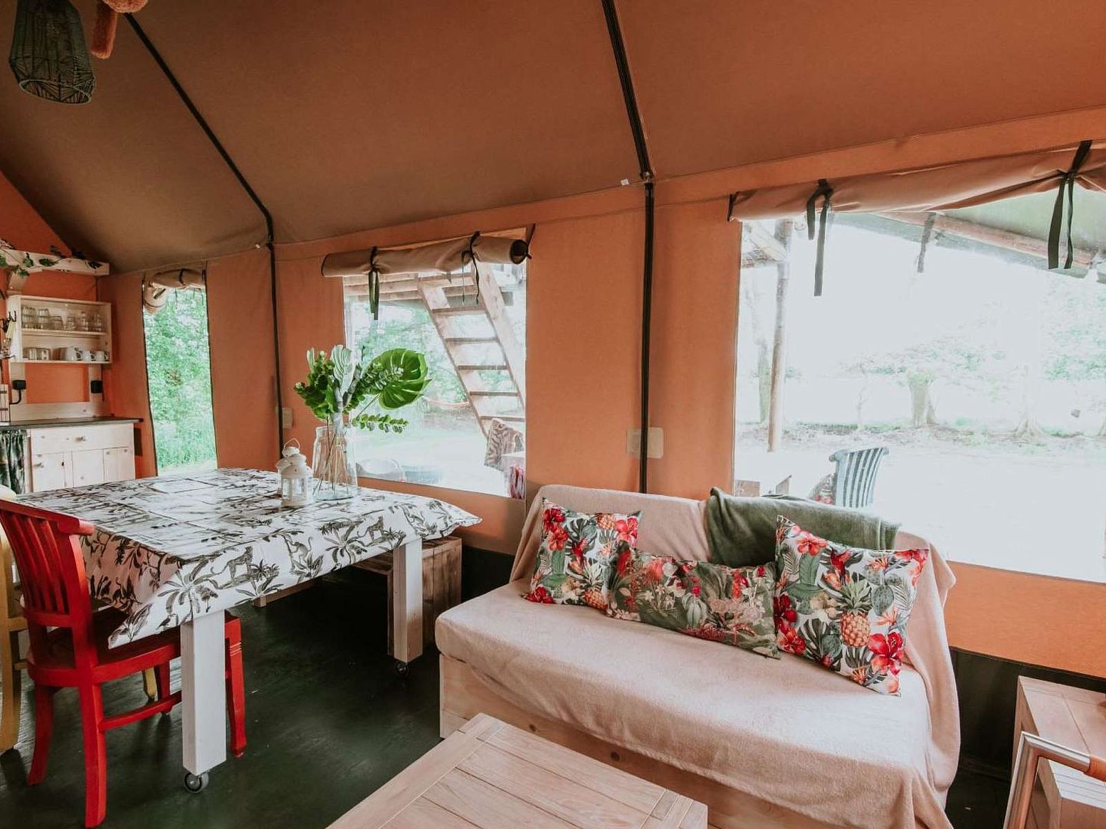 Verblijf 100223 - Vakantiewoning Tjeukemeer - Vakantiehuis Kampari - Luxe Safaritent - De Jungle