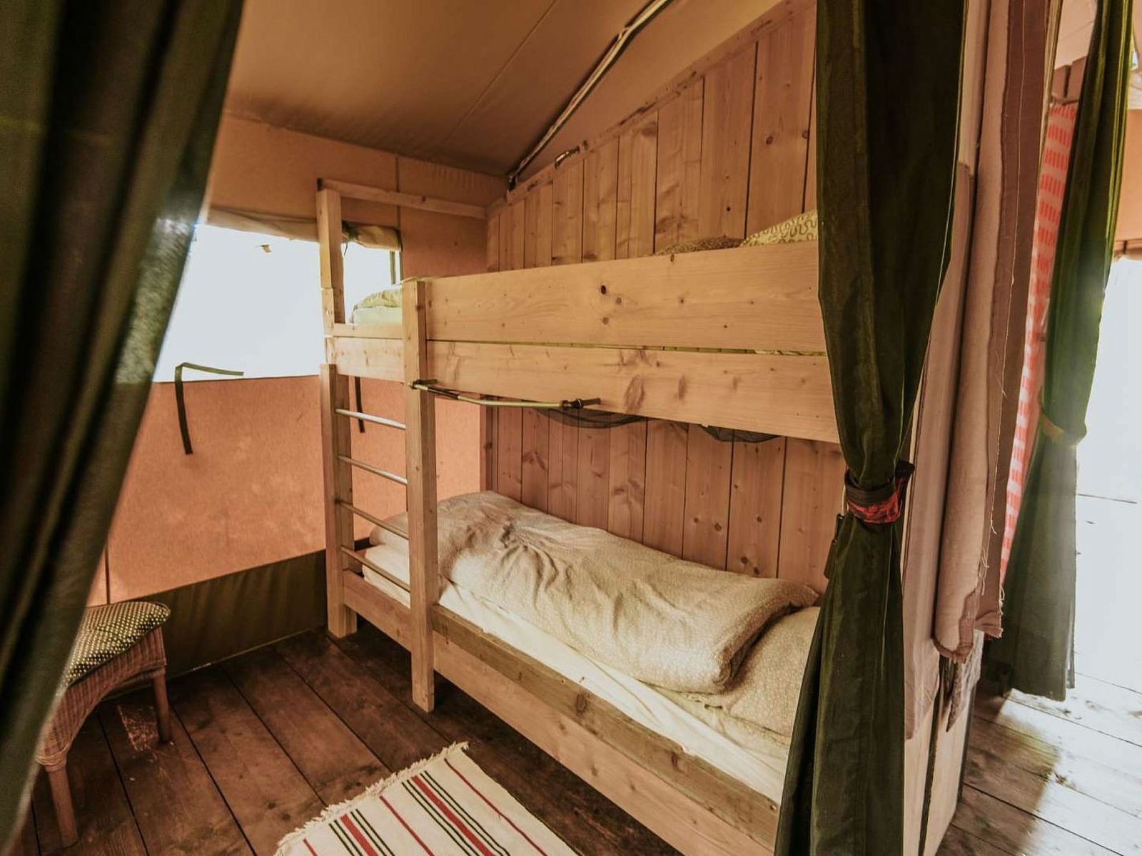 Verblijf 100224 - Vakantiewoning Tjeukemeer - Vakantiehuis Kampari - Luxe Safaritent - Kraanvogel