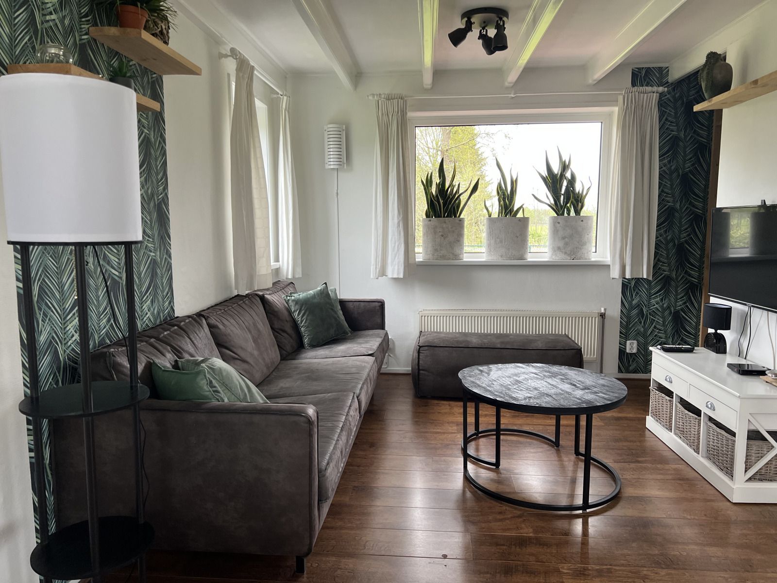 Slaapkamer met eenpersoonsbed in vakantiehuis FR199 in Rohel, nabij Tjeukemeer.