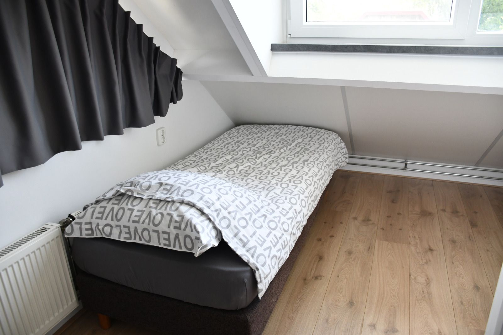 Exterieur van vakantiehuis FR199 in Rohel met moderne dakconstructie.