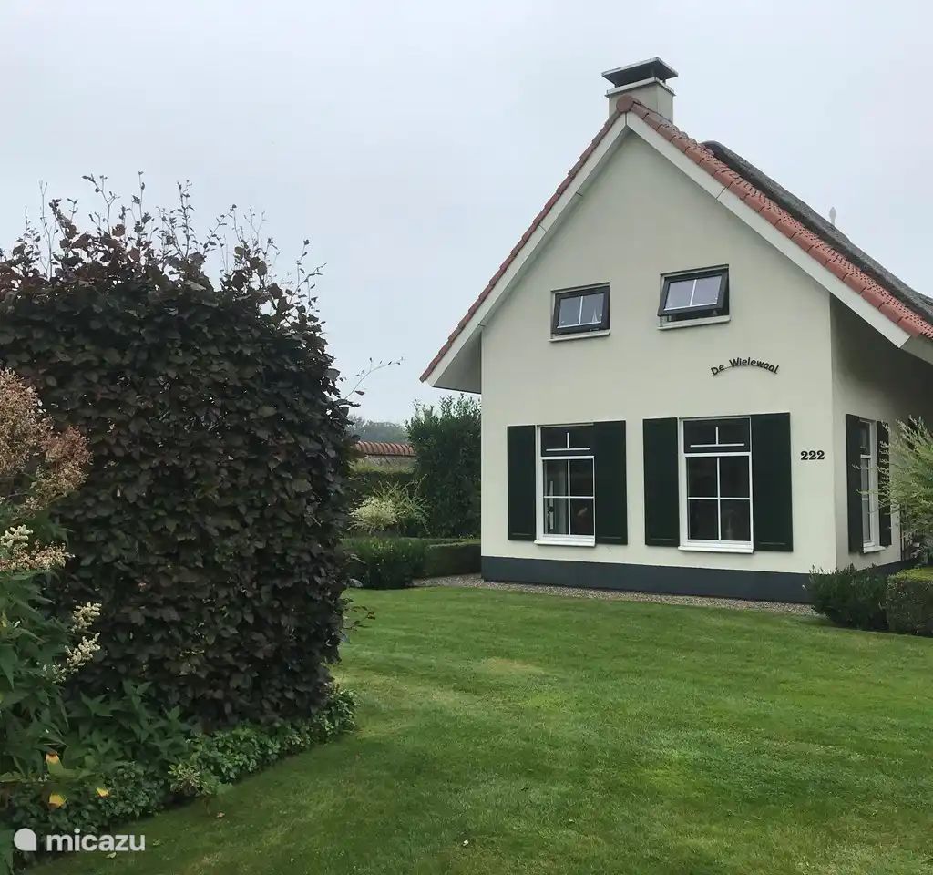 Guest house 110109 - Holiday property  - Wielewaal aan het Water Friesland