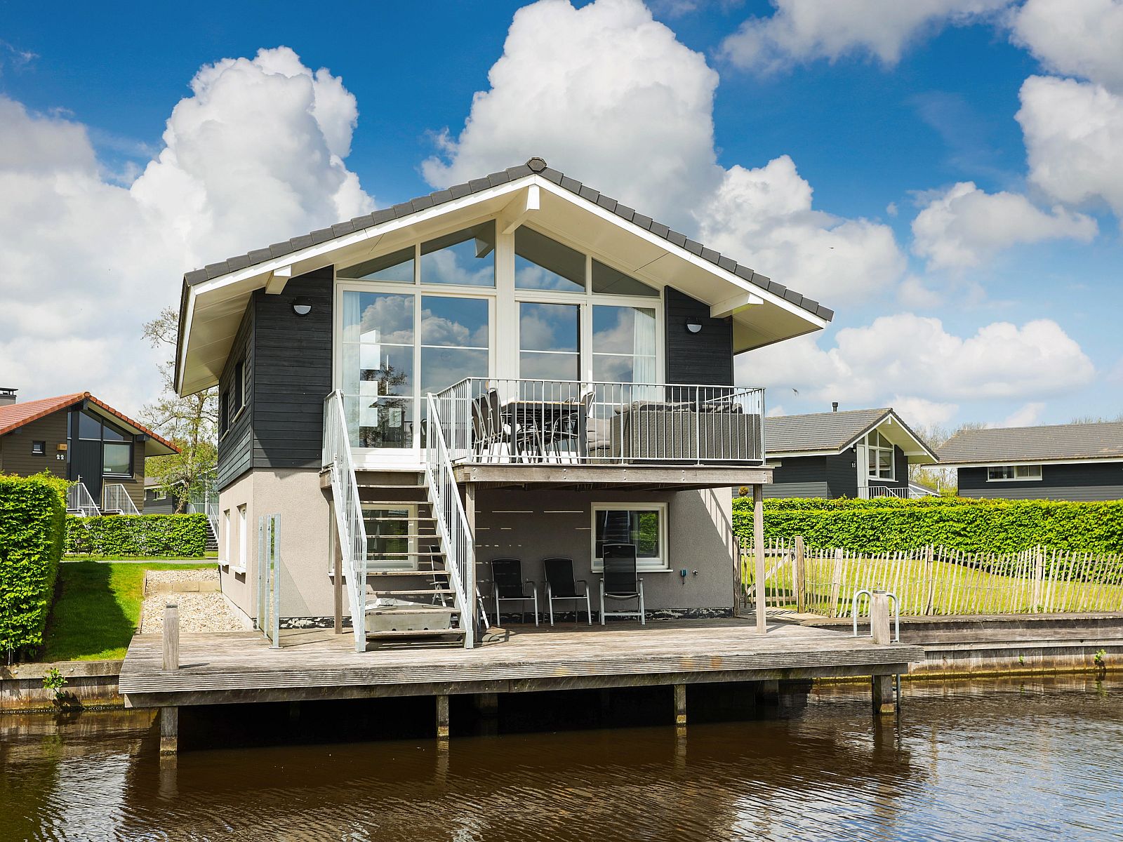 Stilvolles Badezimmer im Ferienhaus Waterpark Sneekermeer, Terherne, Friesische Seen.