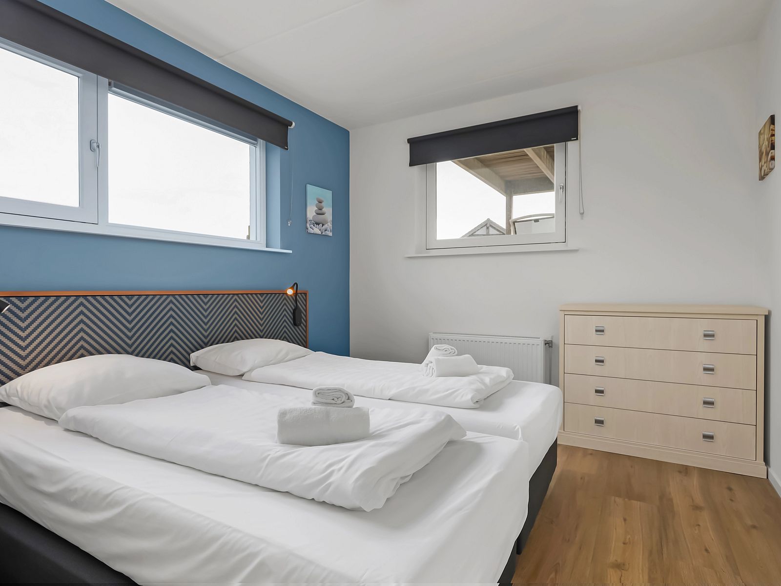 Kueche mit Kaffeemaschine in Wasserpark Sneekermeer 8-Personen-Haus, Terherne.