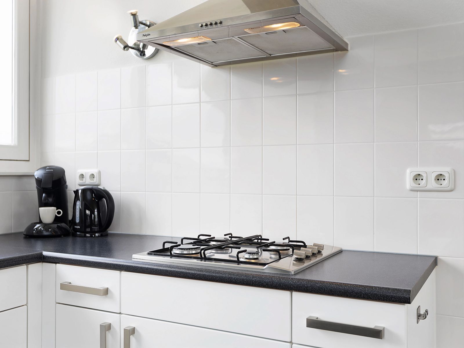 Schlafzimmer mit eigenem Bad und TV im Ferienhaus Waterpark Sneekermeer, Terherne.