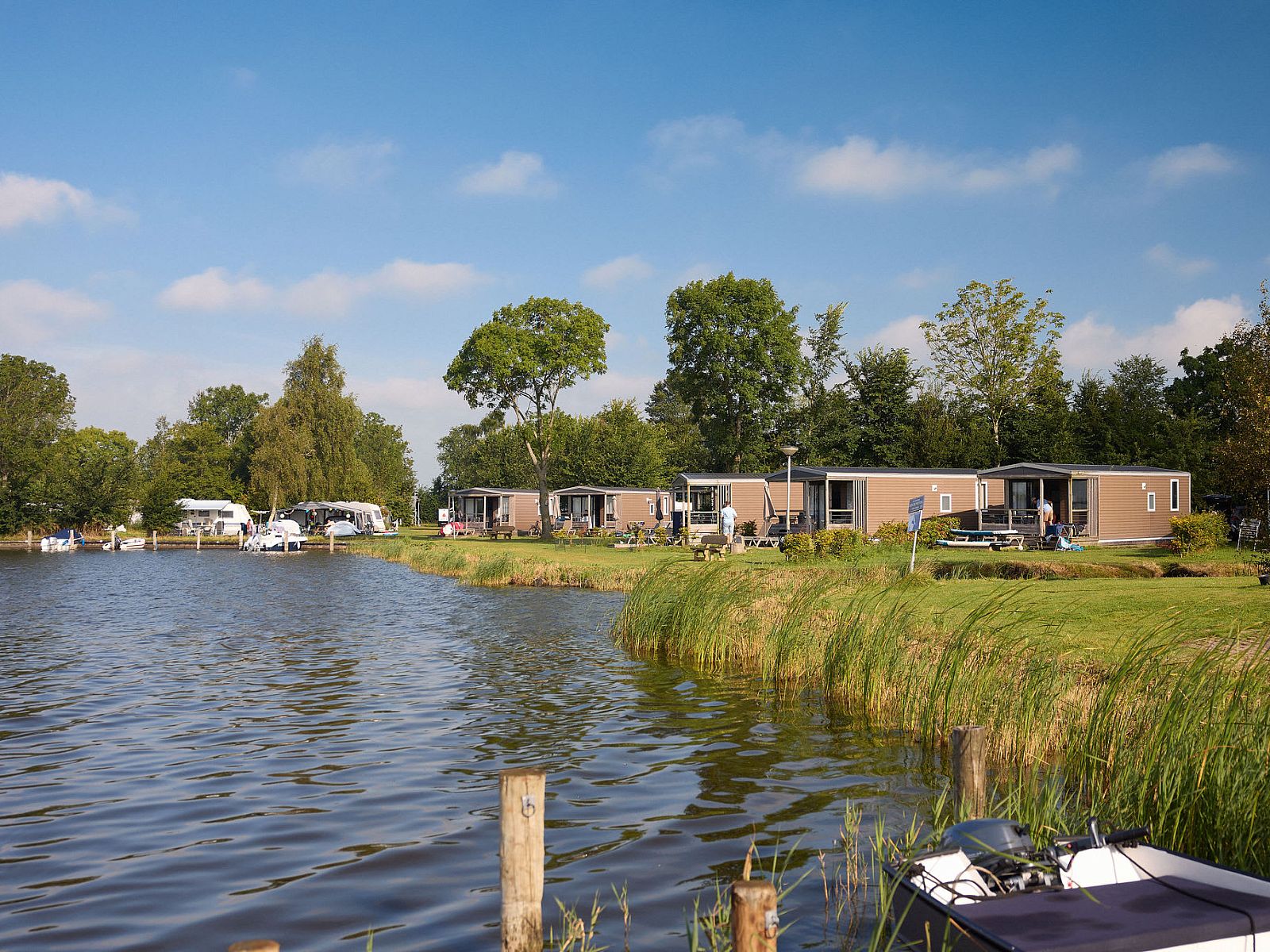 Gemuetliches Schlafzimmer im Mobil home de Klipper, Mobil home in Offingawier, Sneekermeer. Komfortabler Aufenthalt an den friesischen Seen.