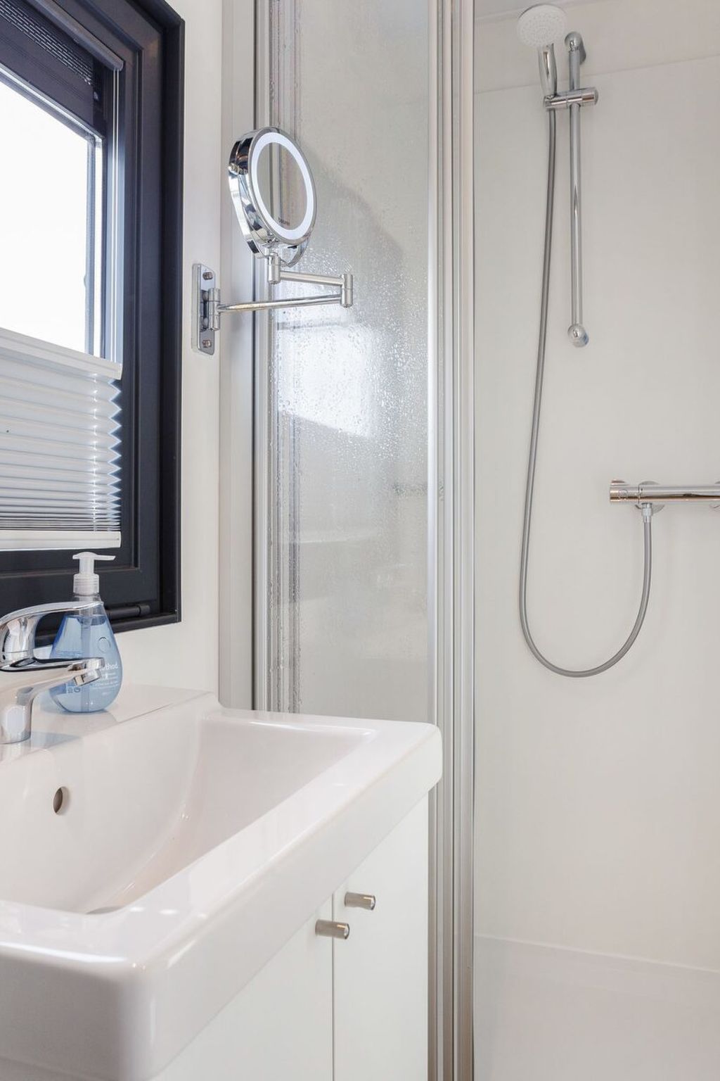 Guest house 120763 - Holiday property Sneekermeer - Vakantiehuis HouseBoat MeerRand
