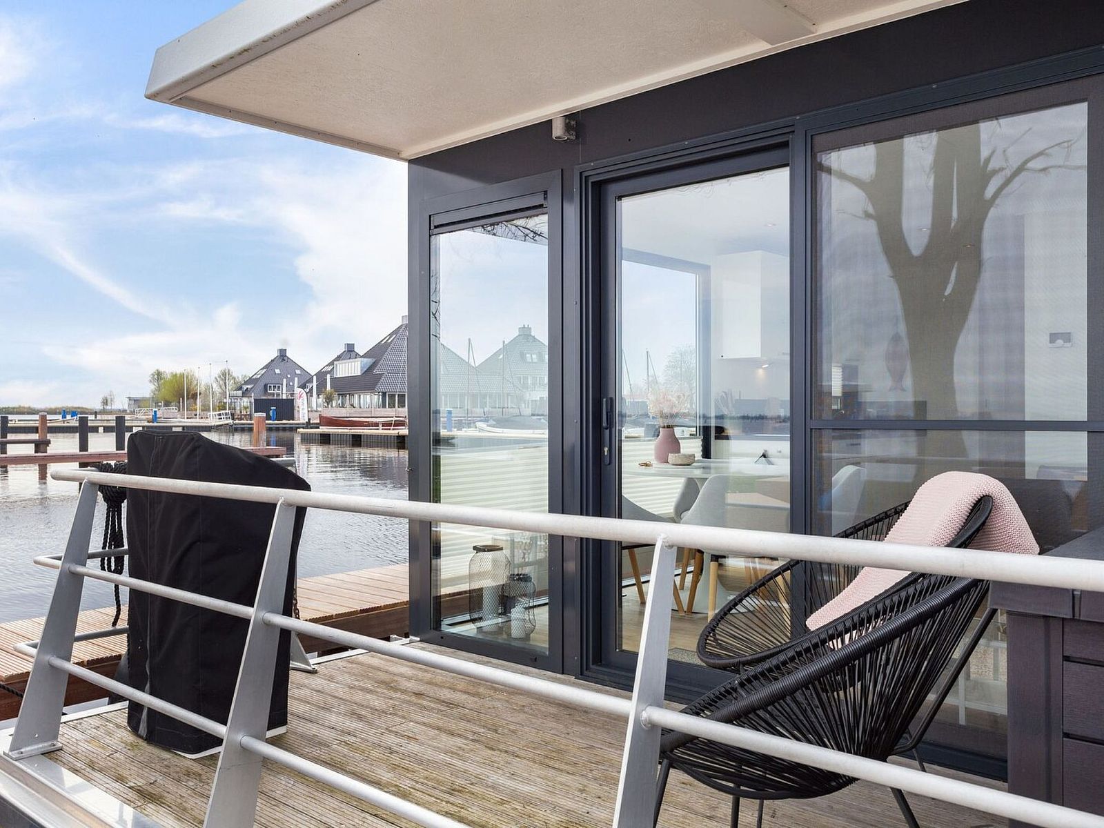 Guest house 120763 - Holiday property Sneekermeer - Vakantiehuis HouseBoat MeerRand