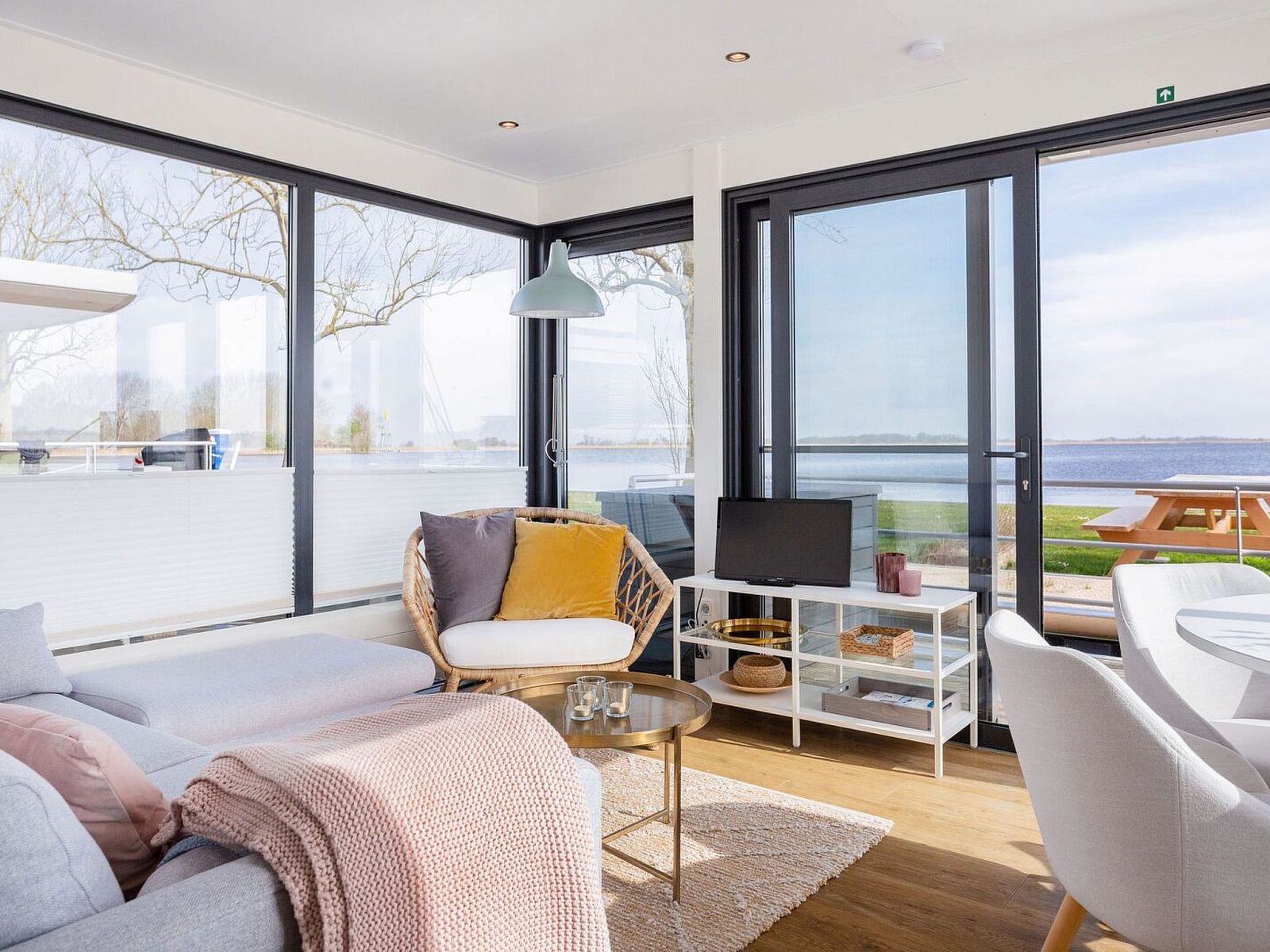 Guest house 120763 - Holiday property Sneekermeer - Vakantiehuis HouseBoat MeerRand