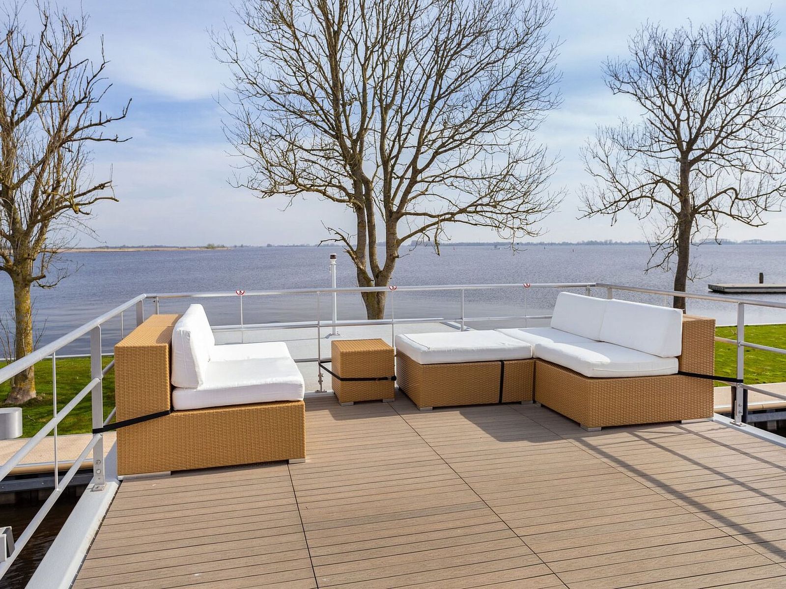 Guest house 120763 - Holiday property Sneekermeer - Vakantiehuis HouseBoat MeerRand