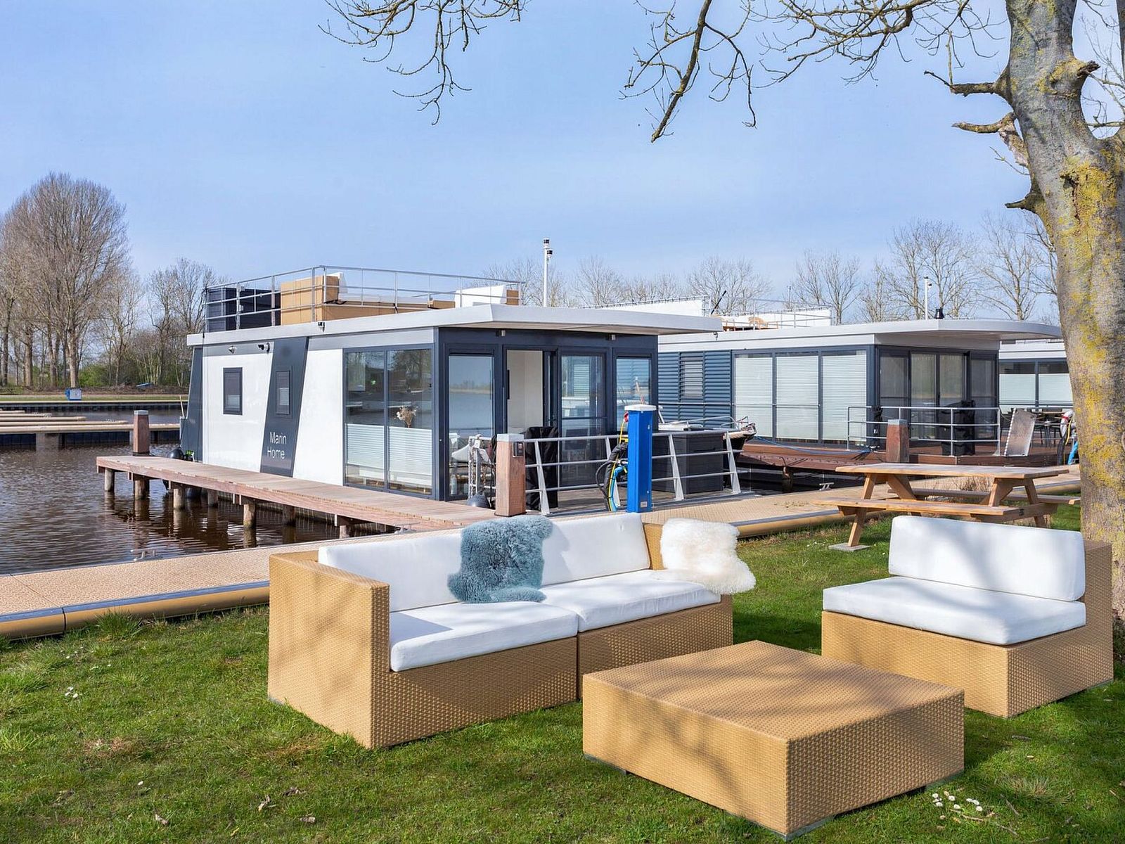 Guest house 120763 - Holiday property Sneekermeer - Vakantiehuis HouseBoat MeerRand