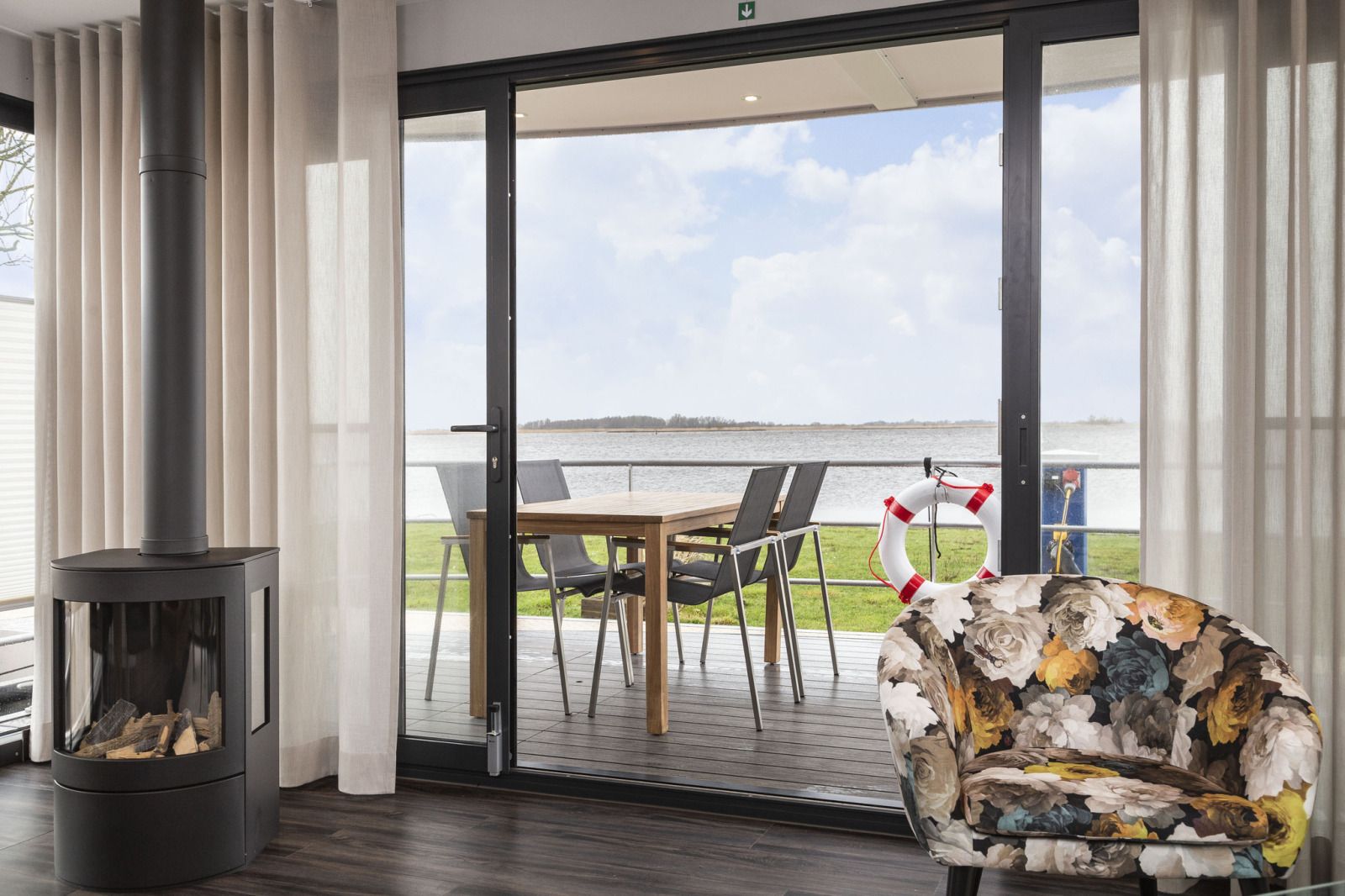 Guest house 120773 - Holiday property Sneekermeer - Houseboat + dakterras Offingawier