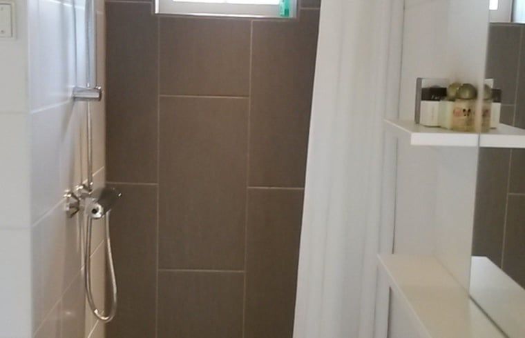 Guest house 130105 - Holiday property Bergumermeer - Vakantiehuis in Burgum