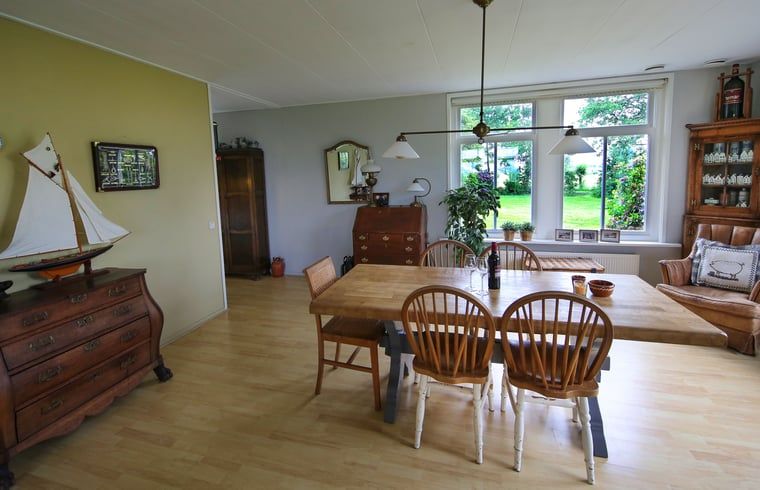 Esszimmer im Ferienhaus in De Veenhoop, gemuetliches Ferienhaus in Alde Feanen, Friesische Seen.