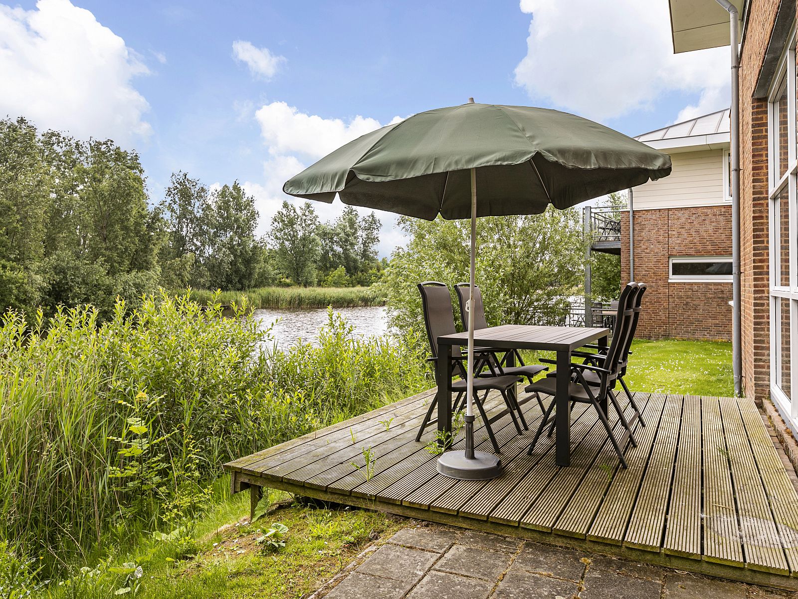 Guest house 1605196 - Bungalow Lauwersmeer - Esonstad | 4-persoons woning - Waterwoning | 4L2