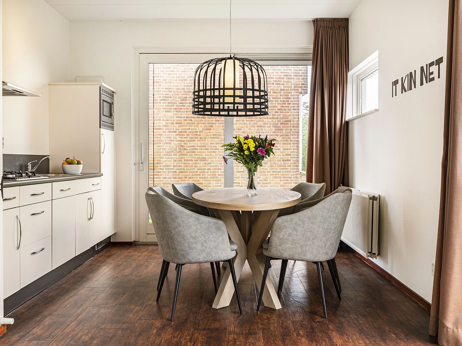 Guest house 1605196 - Bungalow Lauwersmeer - Esonstad | 4-persoons woning - Waterwoning | 4L2