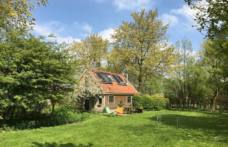 Grosser Garten am Ferienhaus in Kollumerpomp, Ferienhaus in Kollumerpomp, ideal fuer Aktivitaeten im Freien.