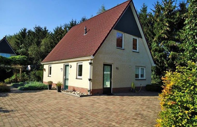 Vakantiehuis in Schoonloo, Midden Drenthe, met ruime oprit en tuin.