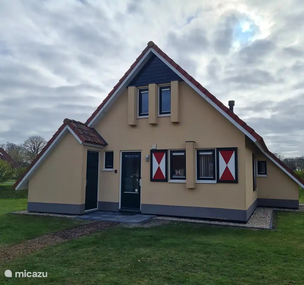 Guest house 170505 - Bungalow Midden Drenthe - Bedsteehuisje in vakantiepark