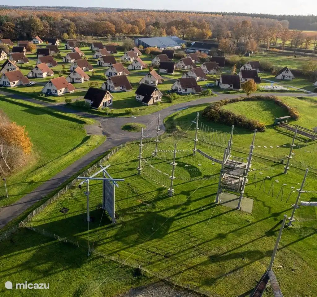 Guest house 170505 - Bungalow Midden Drenthe - Bedsteehuisje in vakantiepark