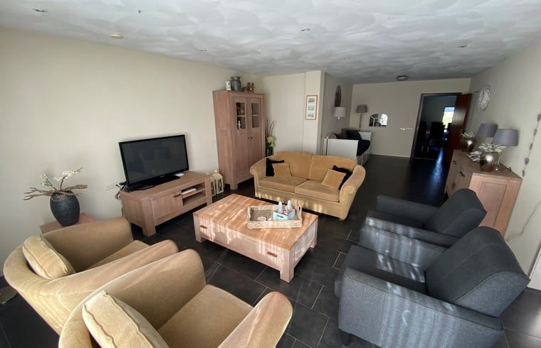 Geraeumige Sitzecke im Ferienhaus in Beilen, Zentral-Drenthe, ideal fuer Familientreffen.