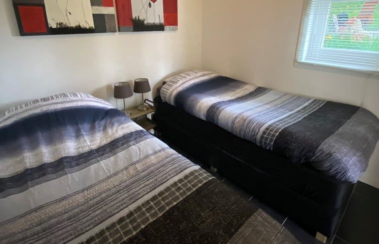 Extra Schlafzimmer im Ferienhaus in Beilen, Zentral-Drenthe, mit Schlafcouch und viel Licht.