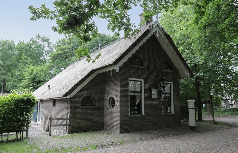 Authentic vacation home in Orvelte, Central Drenthe, surrounded by lush nature.