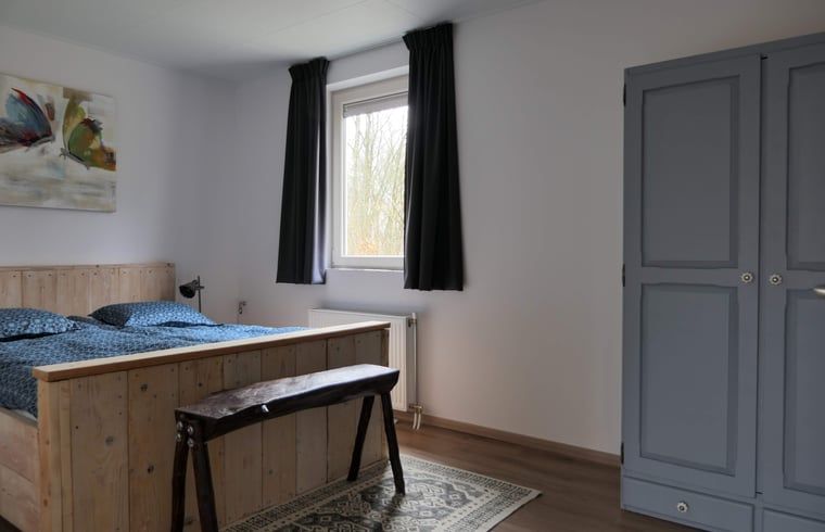 Sfeervolle slaapkamer in Vakantiehuis in Westerbork, ideaal voor een ontspannen nachtrust in Midden Drenthe, Drenthe.