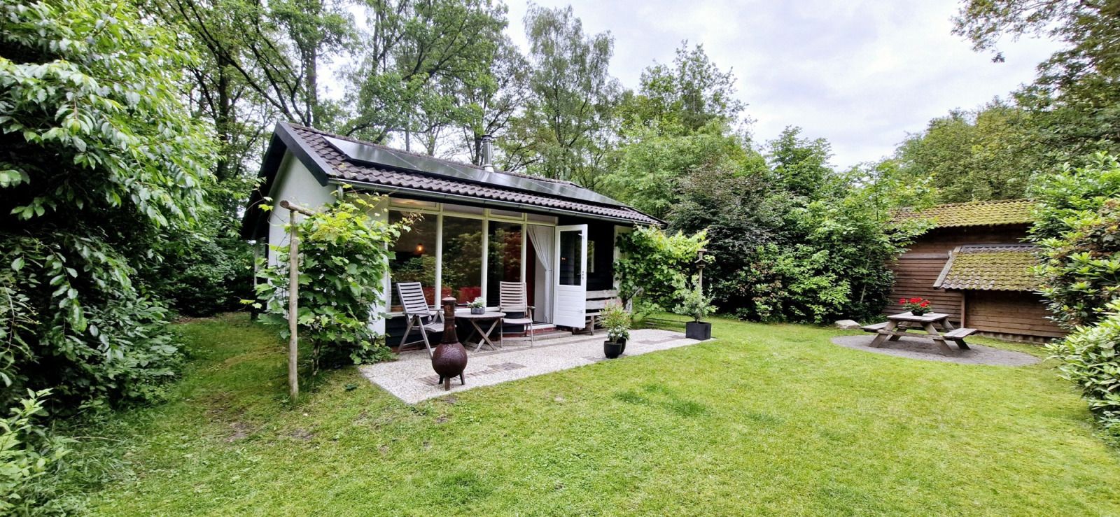 Comfortabele zitkamer van DG1928 vakantiehuis in Hooghalen, Midden Drenthe.