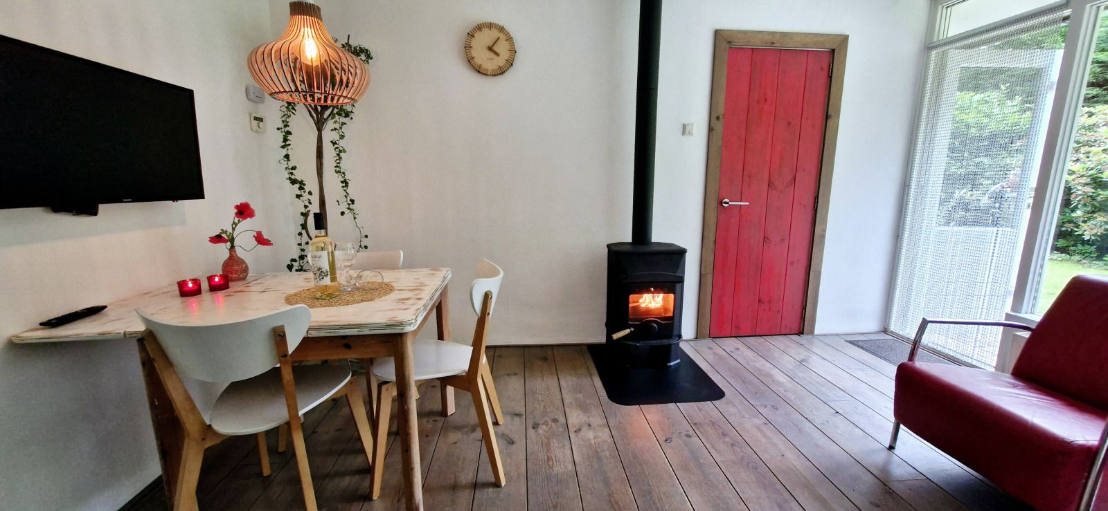 Gezellige eetruimte in DG1928 vakantiehuis, Hooghalen, Midden Drenthe.