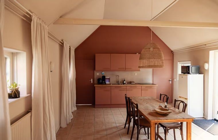 Ruime keuken in Vakantiehuisje in Hooghalen, moderne faciliteiten in Midden Drenthe, Drenthe.