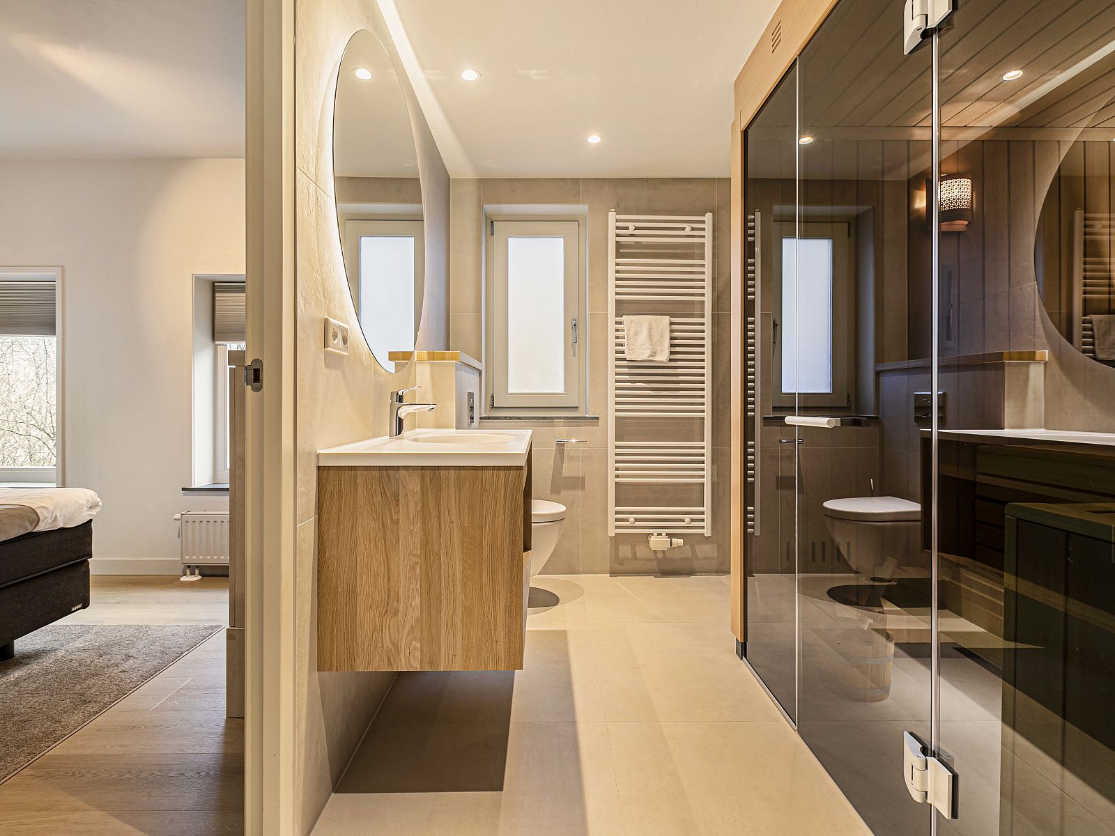 Verblijf 1732109 - Bungalow Midden Drenthe - Hof van Saksen | 10-persoons Wellness Lake view boerderij | 