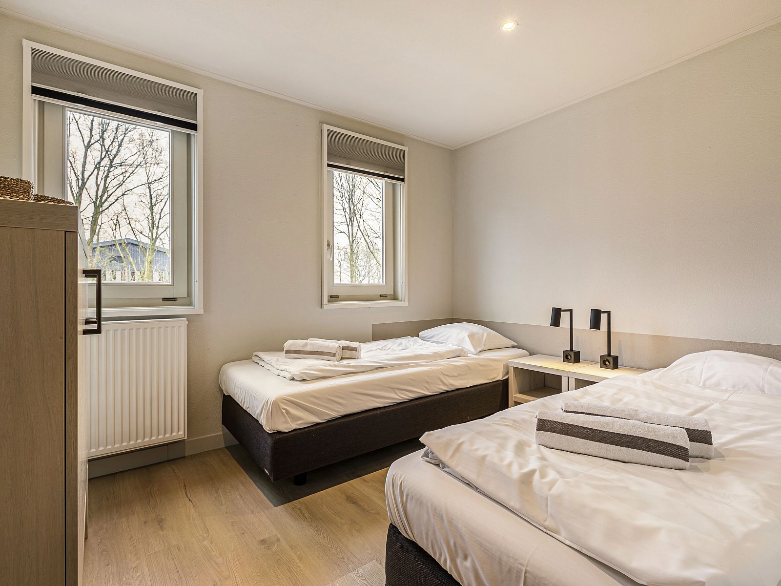 Verblijf 1732109 - Bungalow Midden Drenthe - Hof van Saksen | 10-persoons Wellness Lake view boerderij | 