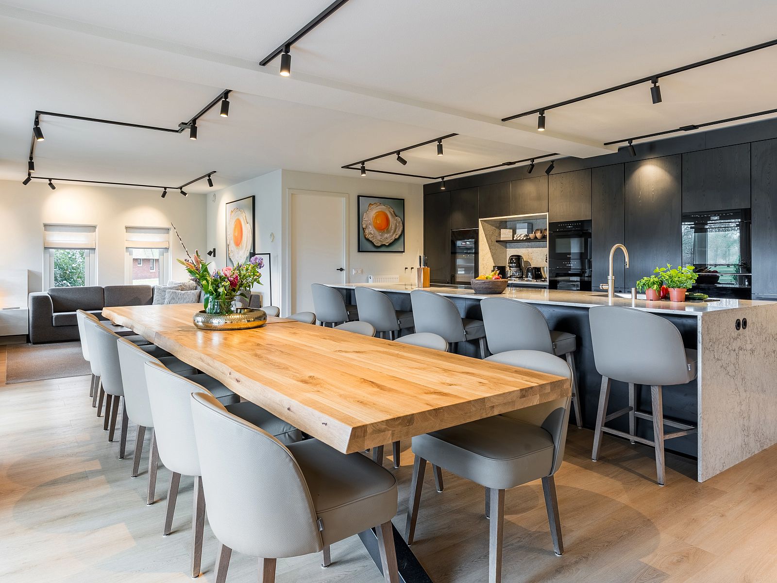 Comfortable living room in Hof van Saksen, 12-bed Luxury Culinary Farm in Nooitgedacht, Drenthe.