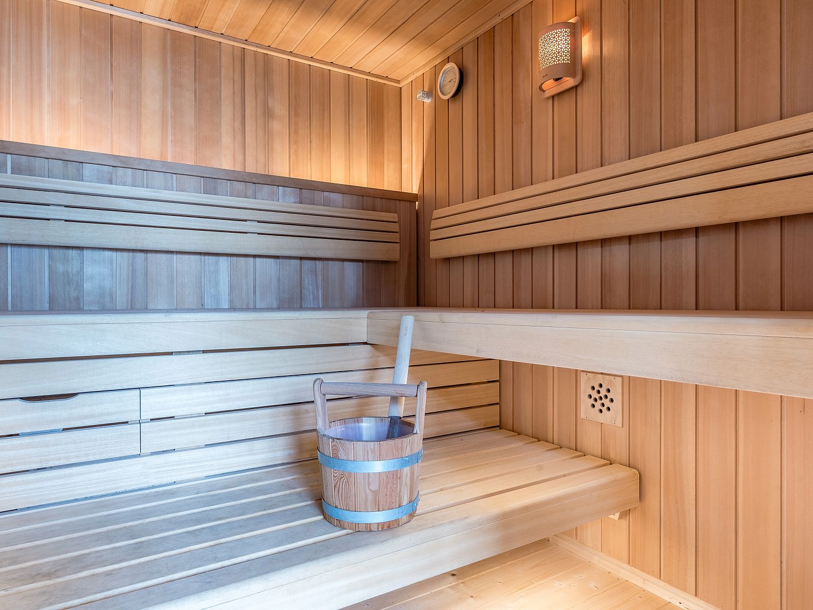 Verblijf 173272 - Bungalow Midden Drenthe - Hof van Saksen | 24-persoons boerderij | 24L